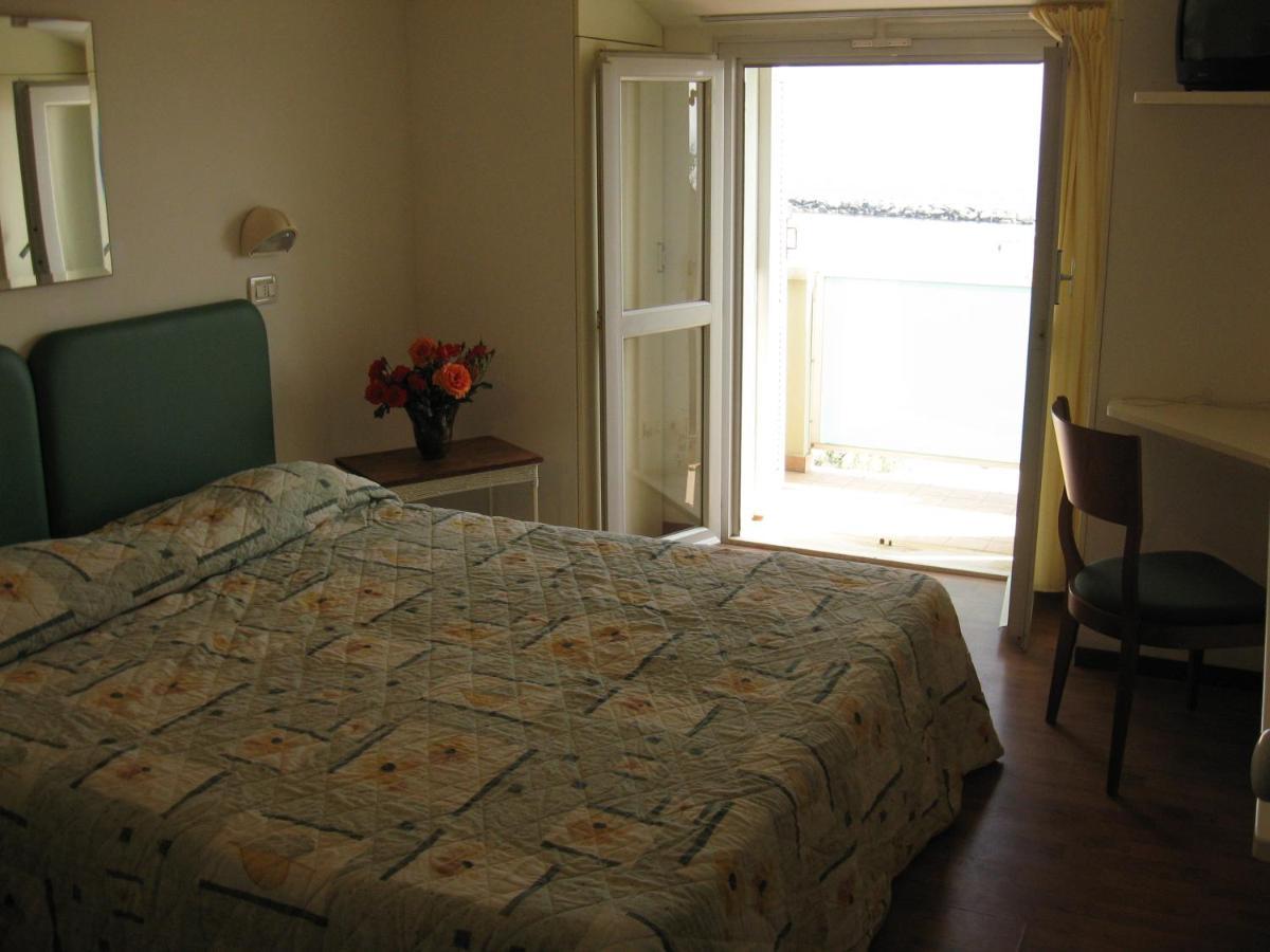 Hotel Rosati Rimini Exterior photo